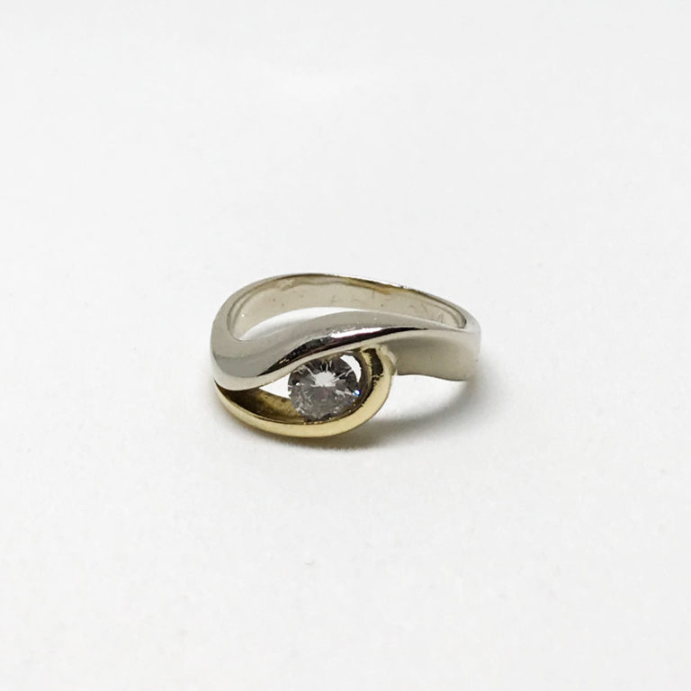 Swirl Two tone gold ring