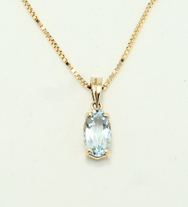 Yellow gold oval aquamarine solitare necklace.