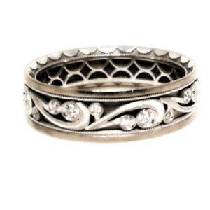 Men's 18kt Gold Desinger wedding ring