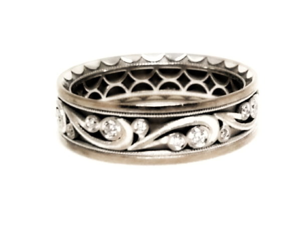 Men's 18kt Gold Desinger wedding ring
