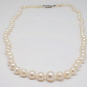 Graduated white pearl necklace 17 inches.