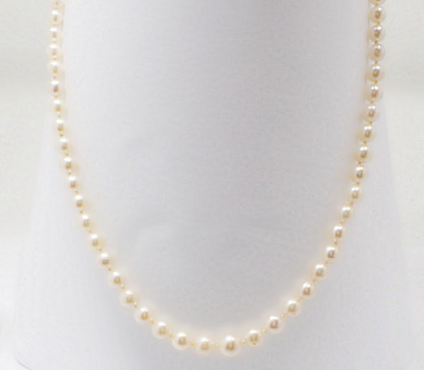 Alternate view of graduated pearl necklace.