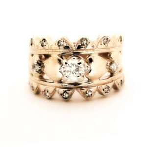 Diamond crown ring